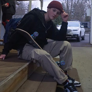 Meet your Posher, Hallie